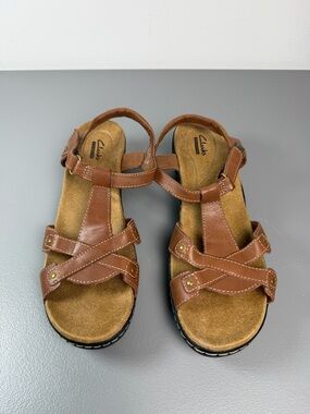 Clarks Hayla Flute Tan Leather Wedge Sandals size 10 in excellent condition